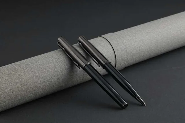 Santhome Kervano Metal Pen Gift Set, Black and silver pen set, lifestyle arrangement