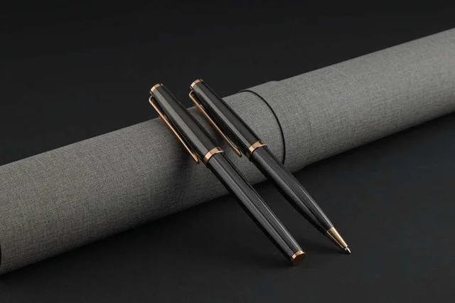 Santhome Zevallo Metal Pen Gift Set, Black and rose-gold pen set, lifestyle arrangement
