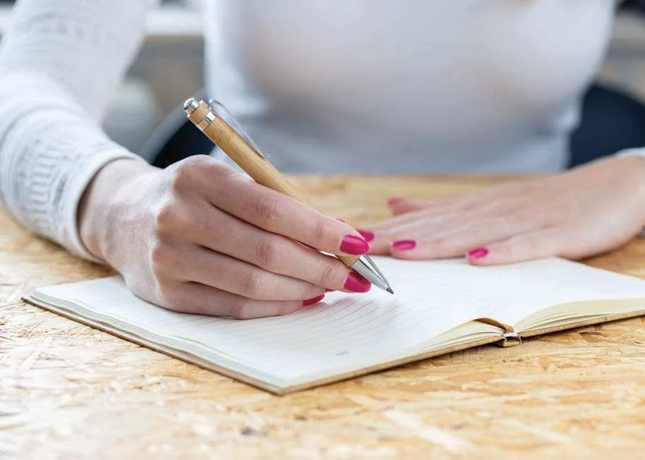 eco-neutral Bamvero Bamboo Ballpoint Pen, Bamboo ballpoint pen in use